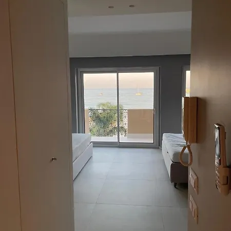 Апартаменты La Finestra Sul Mare Modern