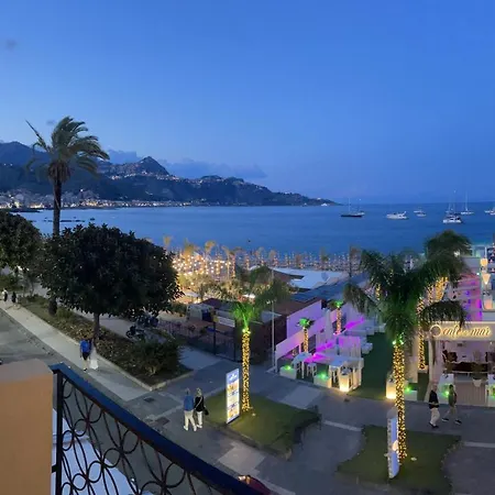 Apartment La Finestra Sul Mare Modern Giardini Naxos